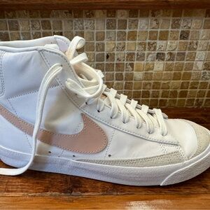 Womens Nike Blazer Mid ‘77 Size 8.5